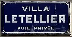 Voir la plaque.