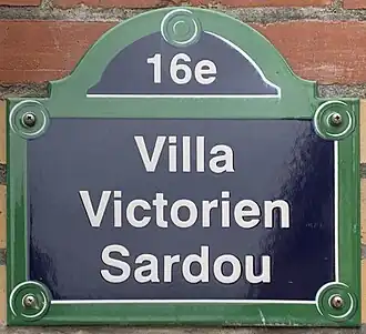 Voir la plaque.