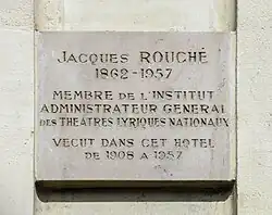 Plaque commémorative de Jacques Rouché au No&nbsp;30 rue de Prony