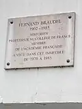 No&nbsp;59, plaque en hommage à Fernand Braudel .
