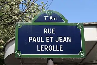 Voir la plaque.