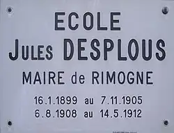 Photographie de la plaque indiquant le nom de l'école
