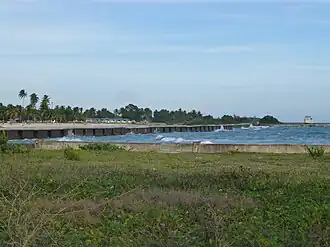Bord de mer et pavillons