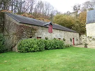 Une partie des communs du manoir de Kerservant.