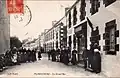 Plouigneau : la Grand'Rue au début du XXe&nbsp;siècle (carte postale, collection Ronel).
