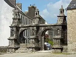 La porte triomphale.