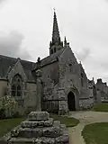 L'église paroissiale Saint-Cuffan : vue extérieure d'ensemble.