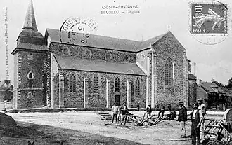 L'église paroissiale Saint-Pierre au début du XXe&nbsp;siècle vers la fin des travaux de sa construction.