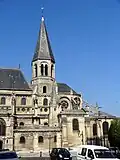 Clocher central et chœur, vue depuis le sud.