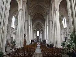 Nef de cathédrale Saint-Pierre de Poitiers (1160-1379).