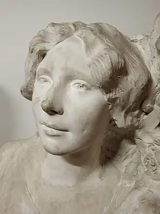 Tête de femme, détail, plâtre, Poitiers, musée Sainte-Croix.