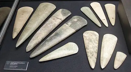 Haches en jadéite d'origine alpine.