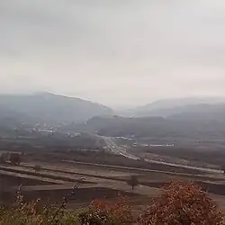 L'autoroute A4 en construction près de Malča.