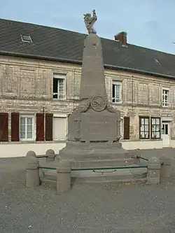 Le monument aux morts.