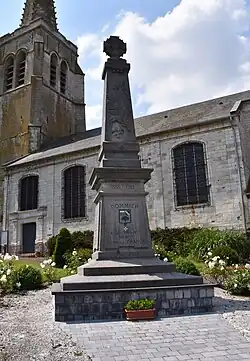 Le monument aux morts.