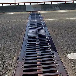 Raccord de dilatation entre deux viaducs.