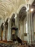 Nef, grandes arcades du sud.