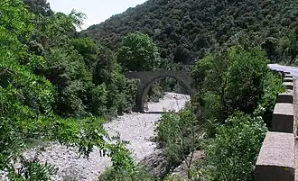 Le pont des Chèvres sur le Rieutord.