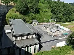 La station de pompage au pied du barrage.