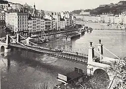 Le pont à haubans en 1900.
