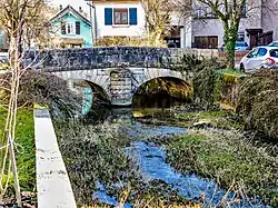 Pont à deux arches sur le Bief.
