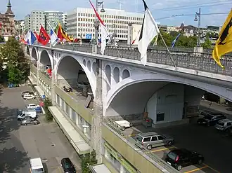 Le pont Chauderon vu du sud-ouest, avec les immeubles de la place Chauderon au second plan.