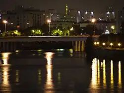 Pont de Choisy-le-Roi la nuit (vue sur la tour Eiffel et la tour Montparnasse).