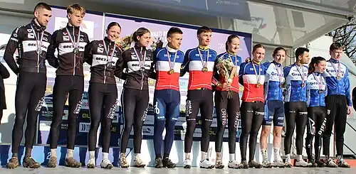 Podium relais mixte.