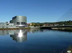 Façade intégrée dans le paysage