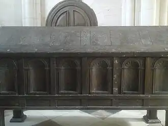 et sa chasse de procession.