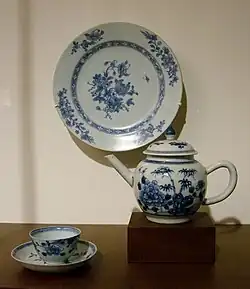 Porcelaine d'exportation bleu et blanc retrouvée dans la cargaison d'une épave, XVIIIe&nbsp;siècle. Musée Guimet, Paris