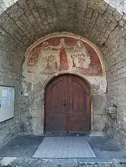 Le porche de l'église.
