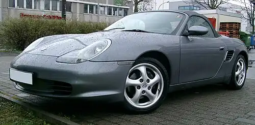 Photo de l'avant de la Boxster 986 Phase 2, avec ses clignotants blancs.