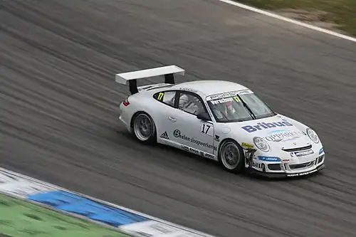 Porsche 911 GT3 Cup pilotée par Mike Verschuur sur le circuit d'Hockenheim en 2008.