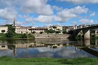 Panorama depuis Sainte-Foy-la-Grande, avec la Dordogne.