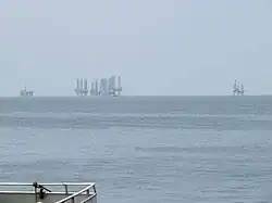 Vue d'installations pétrolières au large de Port-gentil, 2010