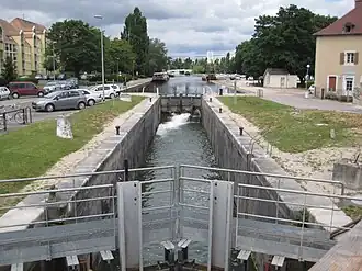 Canal de Bourgogne.