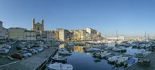 Vue panoramique du Vieux-Port de Bastia