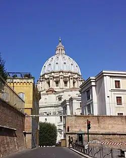 La Porta del Perugino, gardée par la Gendarmerie vaticane.