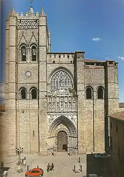 Façade principale de la cathédrale d'Ávila.
