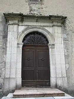 L'entrée de l'église.
