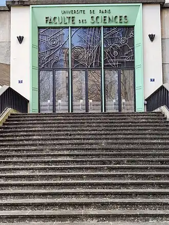 Entrée de la Faculté des sciences, quai Saint-Bernard, Paris 5e.