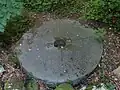 Moulin de Porte Traine. Meule avec logement anille