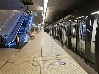 Quai de la ligne 14 en direction de Saint-Denis Pleyel.