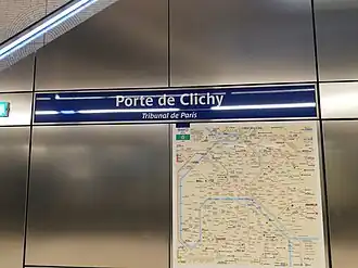 Plaque signalétique indiquant le nom de la station (ligne 14).