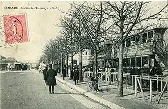La porte de Vincennes vers 1900 vue depuis Saint-Mandé, au niveau de la station des tramways nogentais.