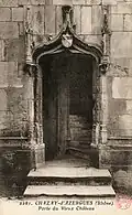 Chazay-d'Azergues (Rhône). - Porte du vieux château.