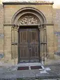 Porte de la collégiale Saint-Étienne.