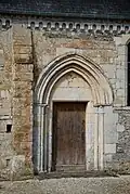 Porte latérale sud de l'église.