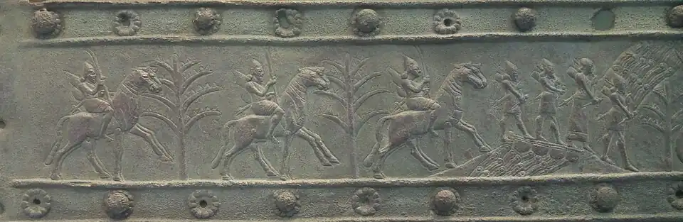 Cavaliers et fantassins, avec franchissement d'une rivière par un pont de bateaux, campagne en Babylonie.